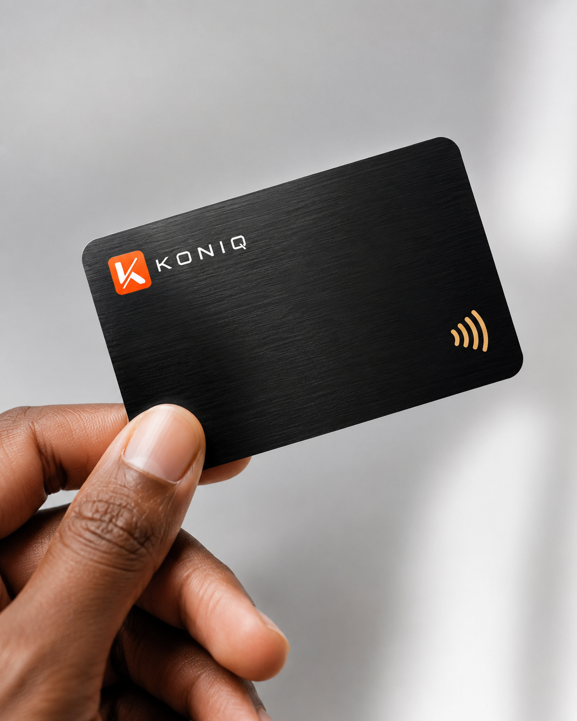 Carte KONIQ premium en métal brossé